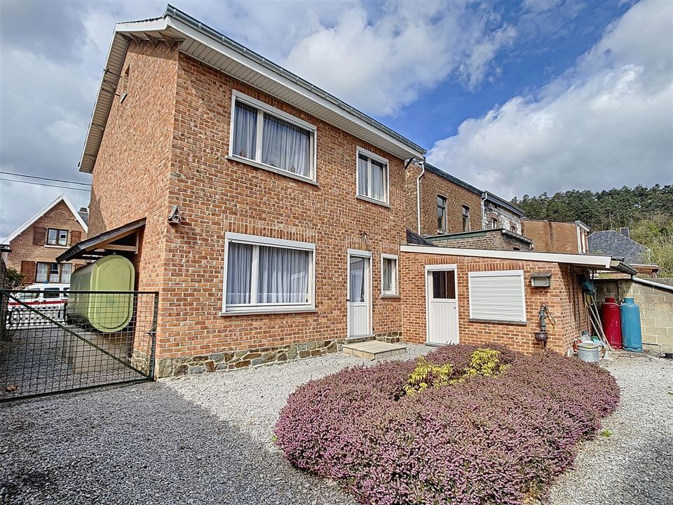 Les Viviers jolie maison dans une rue tranquille